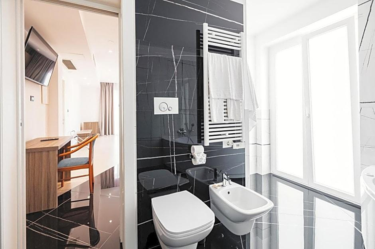 Bathroom 5, Hotel Nuova Grottella, Lecce