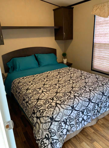 Room 5, Falcon Cottages, Niagara