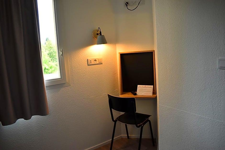 Public Area 3, Cat Hotel, Drôme