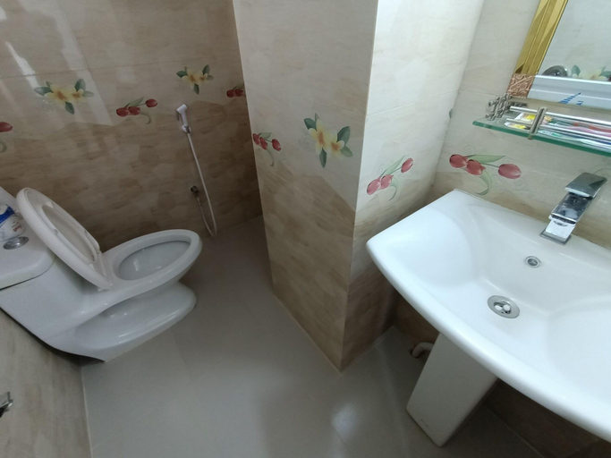 Bathroom 4, Hotel D Palace, Dhaka