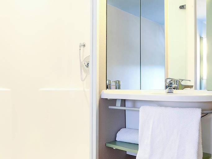Bathroom, ibis budget Nancy Centre, Meurthe-et-Moselle