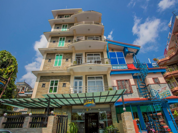 Exterior & Views