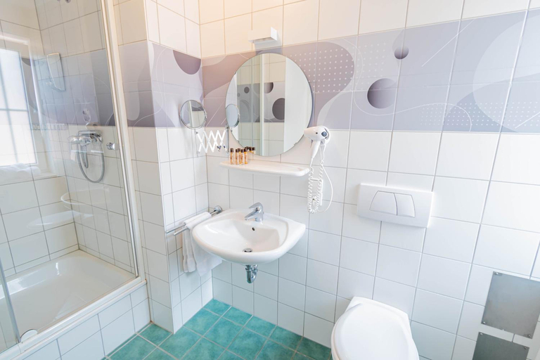 Bathroom 4, Hotel Herckmans, Diekirch