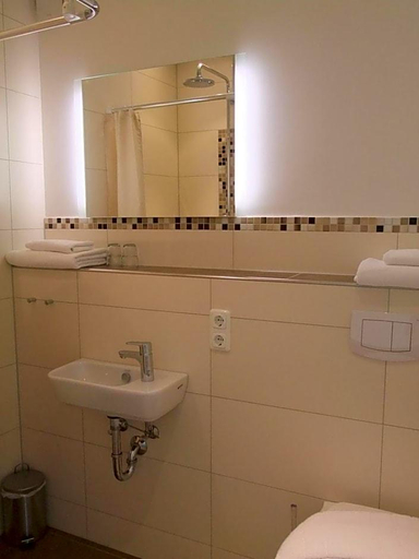 Bathroom 5, Hotel Hegemann Garni, Paderborn