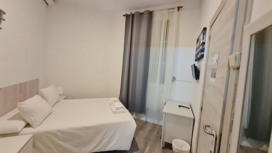 General view 4, Hostal Eixample, Barcelona
