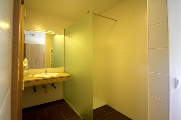Bathroom, Dorfgasthof Berlakovich, Oberpullendorf