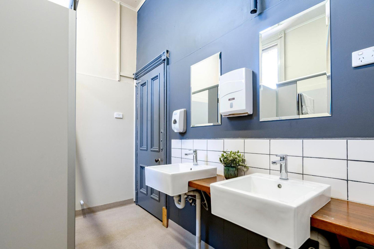 Bathroom 4, Delatite Hotel, Mansfield