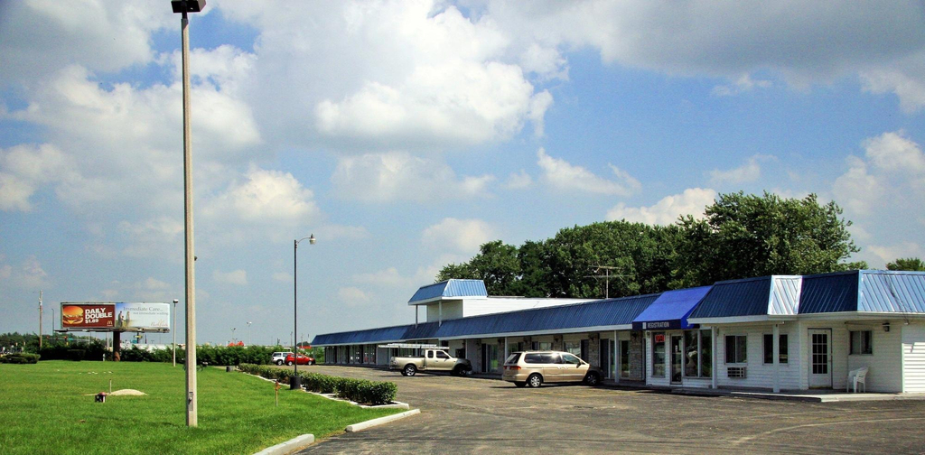 Exterior & Views 1, Tollway Inn Of Beloit, Winnebago