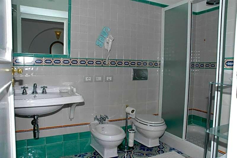 Bathroom 4, Hotel Parsifal Antico Convento Del 1288, Salerno