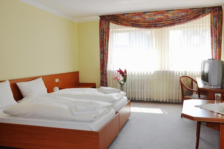 Bedroom 5, Hotel Hessischer Hof, Marburg-Biedenkopf