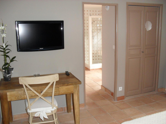 Others 1, L Hotellerie Kouros, Var