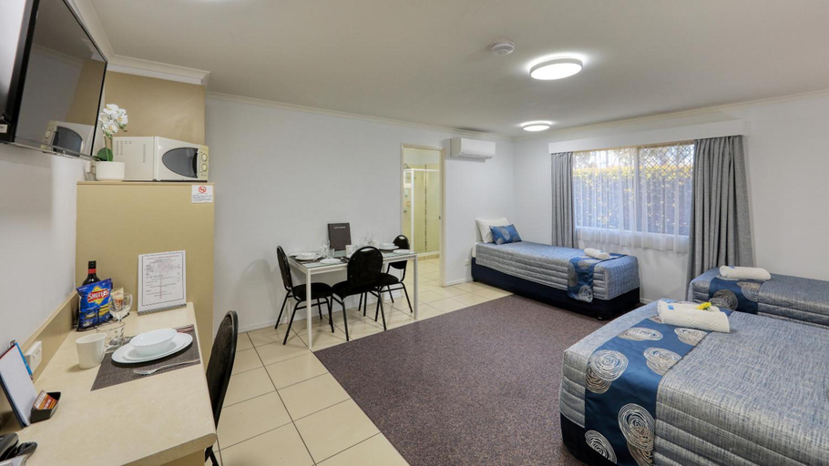 Bedroom 3, Chinchilla White Gums Motor Inn, Chinchilla