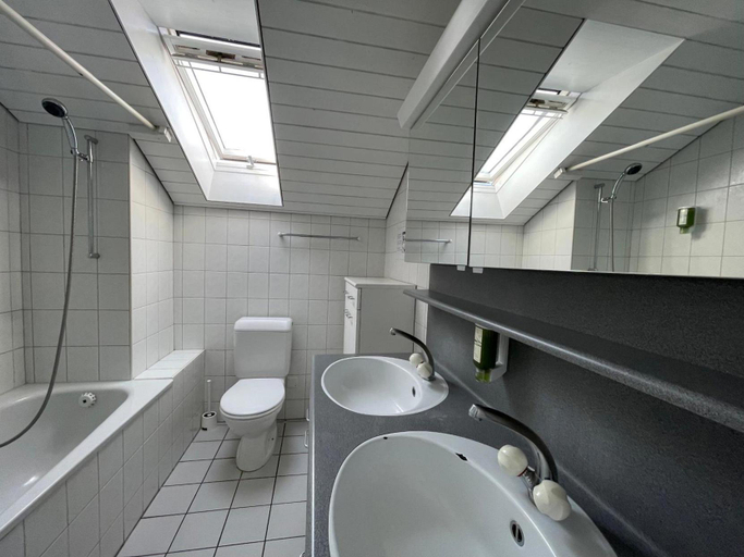 Bathroom 5, Interlaken Marco Hostel, Interlaken