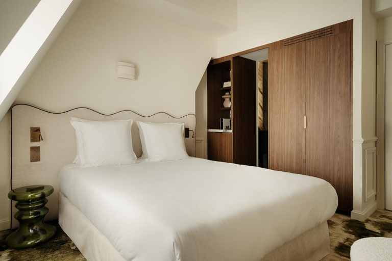 Room 4, Ha Tel Leon, Paris