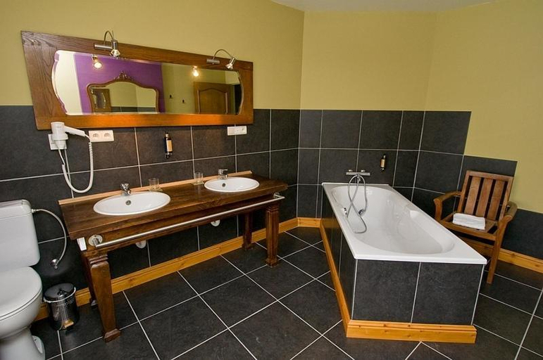 Bathroom 3, Het Pachthof, Limburg