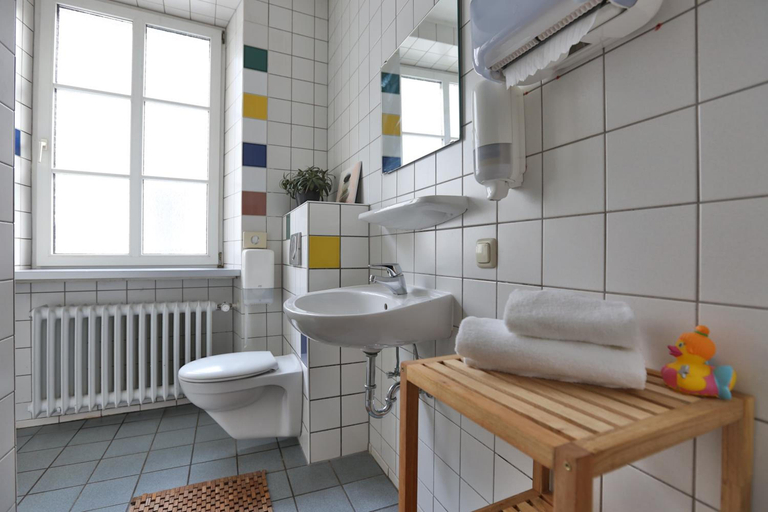 Bathroom 3, Kolping Hostel Trier Im Warsberger Hof, Trier