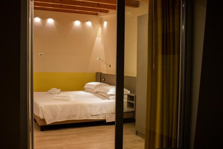 Bedroom 3, KRINO' HOTEL&CAFE', Syracuse