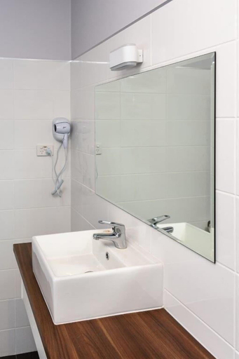 Bathroom 4, Daydream Motel And Apartments, Broken Hill