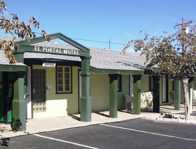 Exterior & Views 2, El Portal Motel, Nye