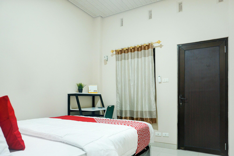 Room 5, Oyo 94427 Plain C Lake, Bandar Lampung