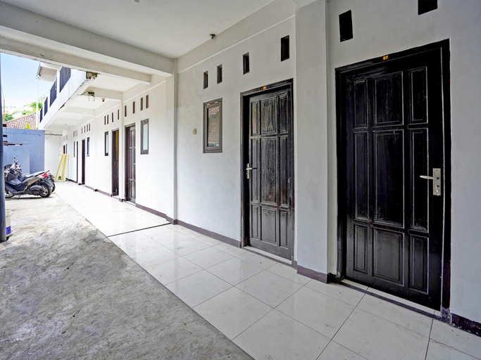 Lobby 5, Life 91947 Kost Barokah Syariah, Mojokerto