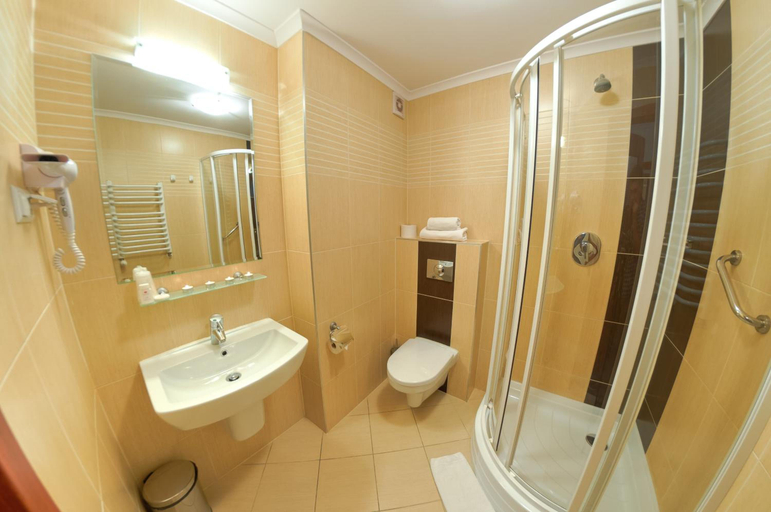 Bathroom 4, Arena Hotel Spa Wellness, Tychy City