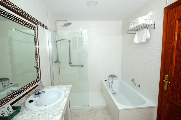 Bathroom 4, Hotel Complejo Los Rosales, Málaga