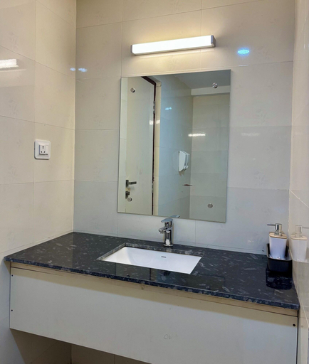 Bathroom 5, Hotel Gulmohar, Narayani