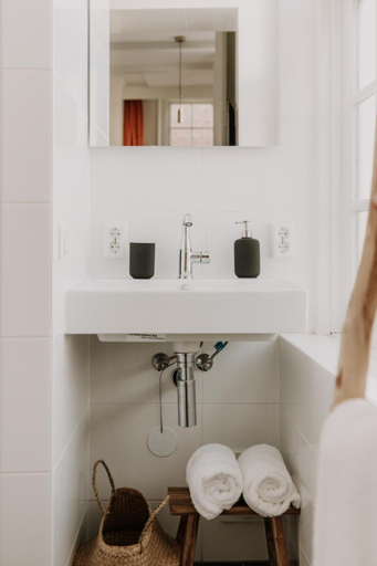 Bathroom 4, Brass, Utrecht