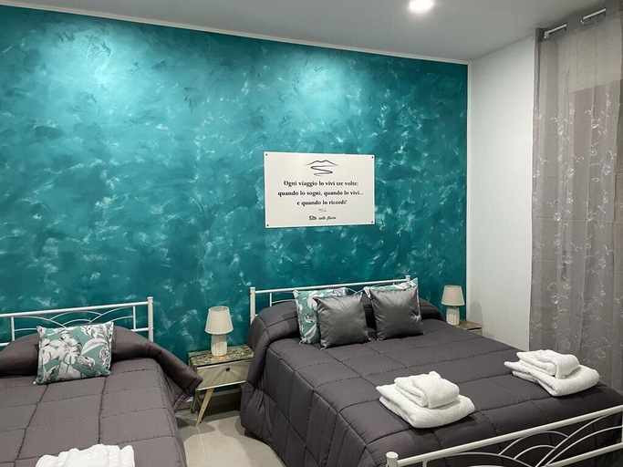 Bedroom 4, Tutta nata storia, Napoli