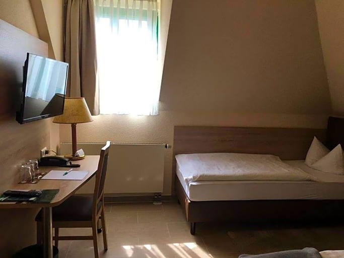 Bedroom 3, Hotel Landsberg, Saalekreis