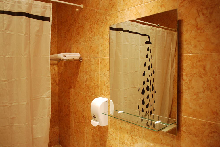 Bathroom 4, Lo Raco De L'olivera, Lleida