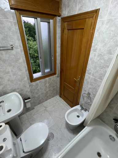 Bathroom 4, Hotel Conde, Ourense
