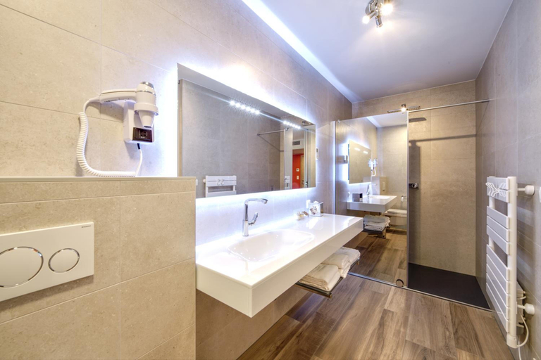Bathroom 5, Au Fil De L'eau, Hainaut