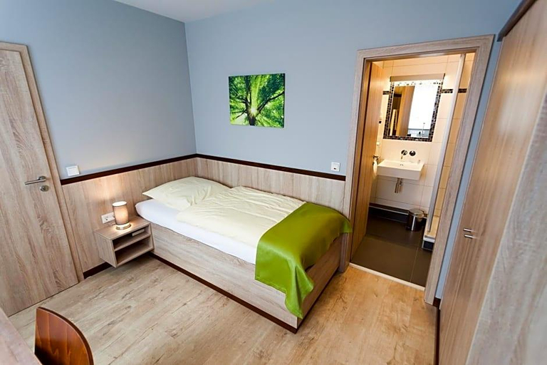 Bedroom 3, Hotel Restaurant Lv Denbach, Rheinisch-Bergischer Kreis