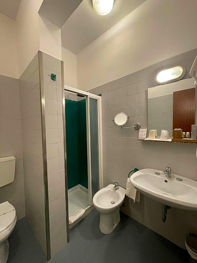 Bathroom 4, Hotel La Bussola, Varese