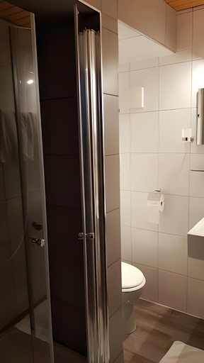 Bathroom 3, Kranenturm Hotel, Mainz-Bingen