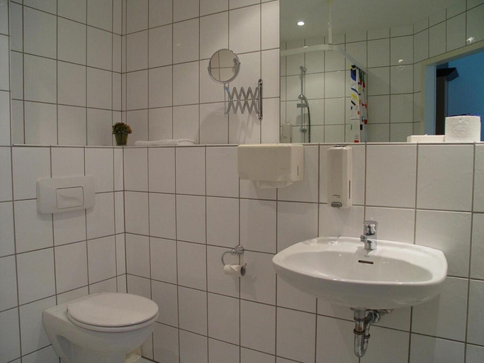 Bathroom 3, Hotel Am Weiher, Heinsberg