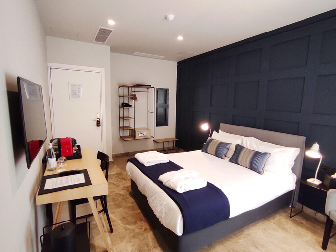 Room 4, De Manoel