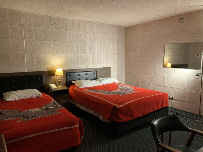 Bedroom 2, Sheridan Lawrence Inn, Division No. 17