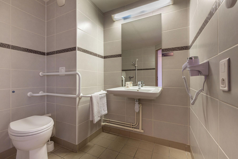 Room 3, Ace Ha Tel Cha Teauroux Da Ols, Indre