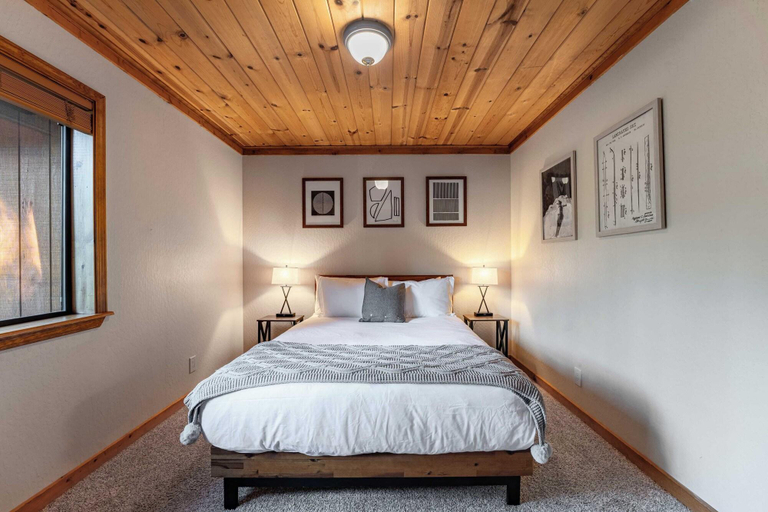 Bedroom 4, Whiskey Springs by Avantstay Classic Cabin Near Tahoe Donner Ski Area, Nevada