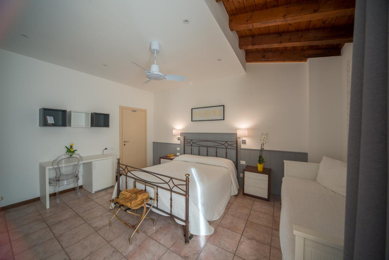 Bedroom 2, La Sosta Hotel, Brescia