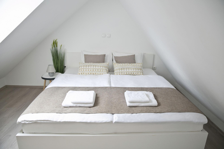 Room 2, Apartments Hisa Pod Gradom, Ljubljana