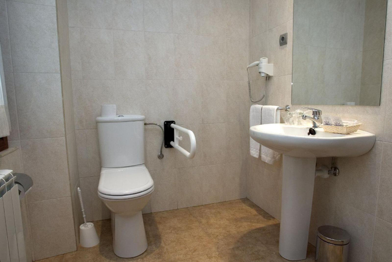 Bathroom 3, Hotel Errekagain, Vizcaya