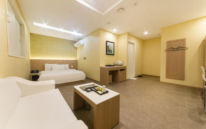 Bedroom 3, Osan Honors Hotel, Pyeongtaek
