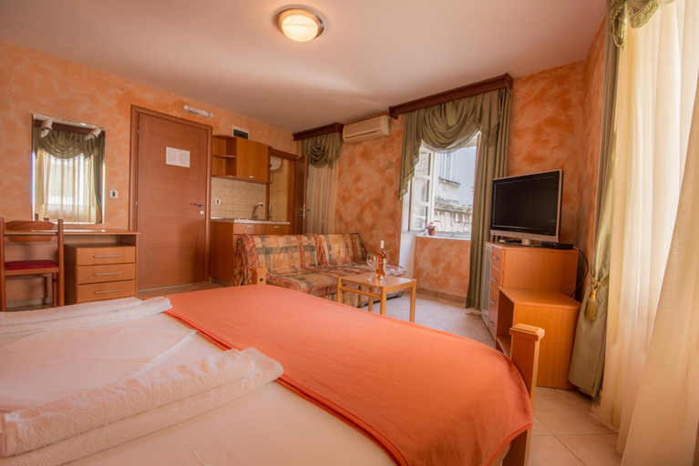 Bedroom 2, Hotel Rendez Vous