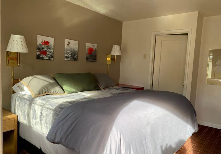 Bedroom 2, Monte Bianco Inn, Siskiyou