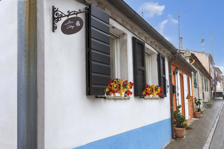 Exterior & Views 1, Lillac Cottage, Ancona