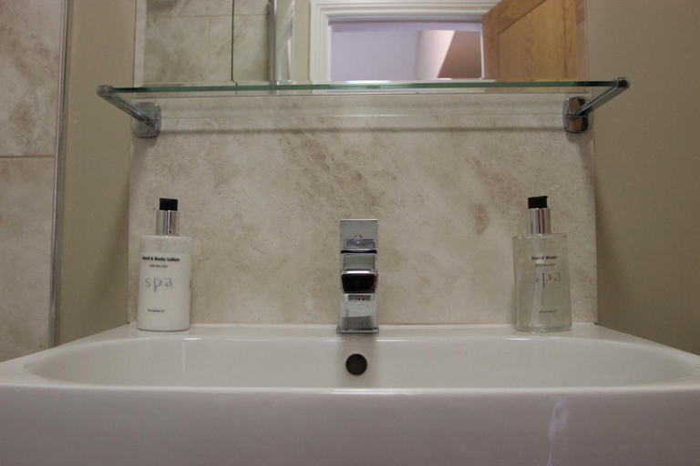 Bathroom 5, The Badger Inn, Cheshire East